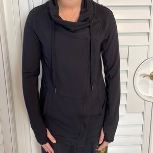 BLACK LULULEMON JACKET SIZE 6